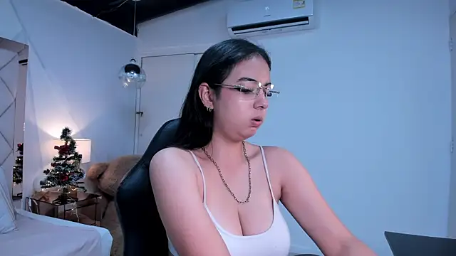 maddie greyy online show from November 2025 04:07:02 PM