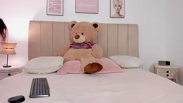 sam von tess online show from October 2025 04:13:02 AM