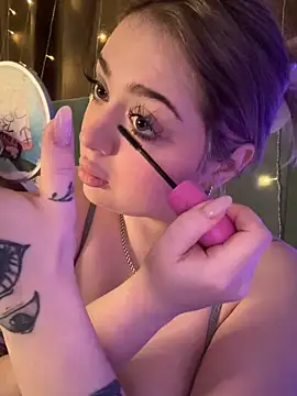 Snapshot of KellyMoors chatting on December 2025 01:22:02 AM KellyMoors online show from December 2025 01:22:02 AM