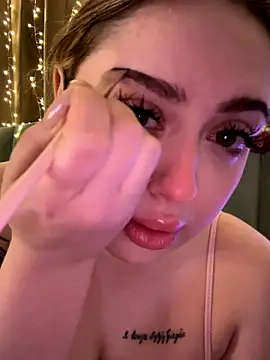 Snapshot of KellyMoors chatting on December 2025 01:24:02 AM KellyMoors online show from December 2025 01:24:02 AM