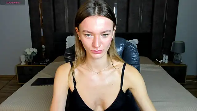 Snapshot of EvaToniz chatting on October 2025 01:14:01 AM EvaToniz online show from October 2025 01:14:01 AM