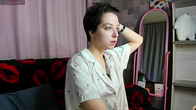 Sara Frayer online show from November 2025 01:18:01 AM