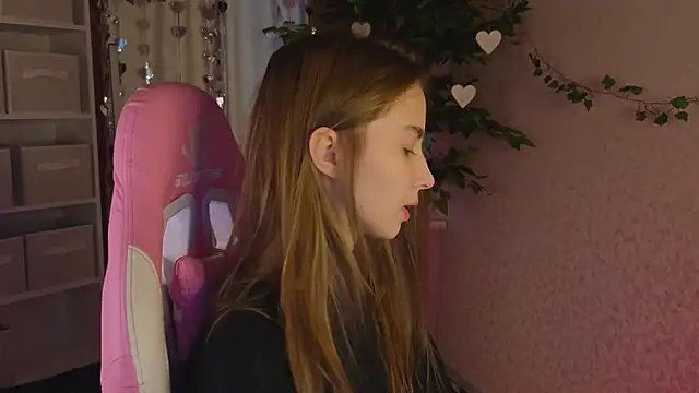 L1na Reeds online show from March 2026 01:11:01 AM