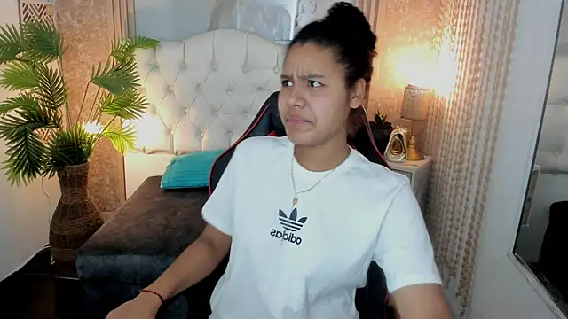 AriaVega online show from April 2026 12:54:01 PM