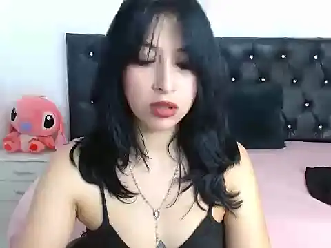 Snapshot of annyrusso chatting on December 2025 08:13:01 PM annyrusso online show from December 2025 08:13:01 PM