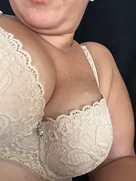 Daiana Andra online show from November 2025 01:42:02 PM