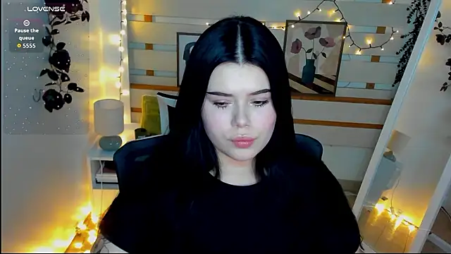 Mona Esty online show from February 2026 09:11:02 PM