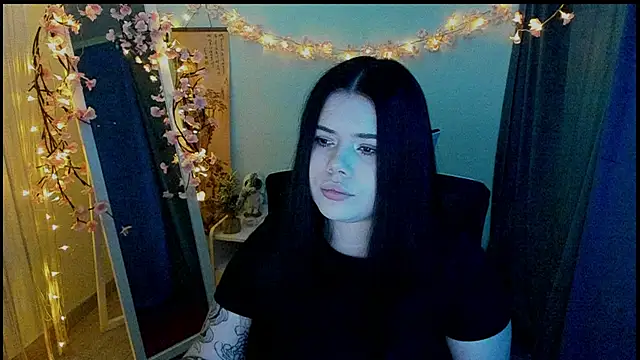 Mona Esty online show from March 2026 01:39:01 PM