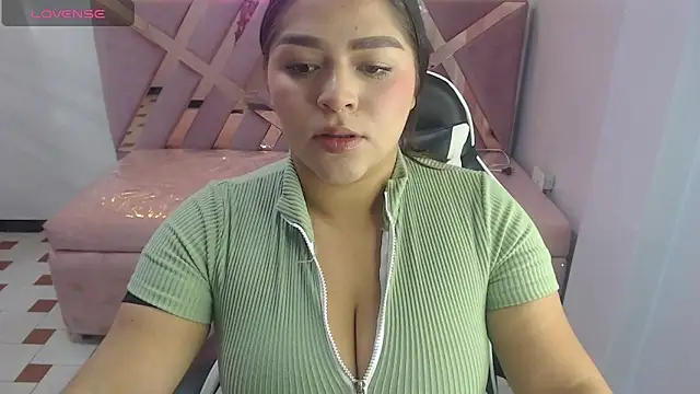 Snapshot of Dayan_v_ chatting on November 2025 08:19:02 PM Dayan v online show from November 2025 08:19:02 PM