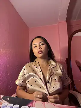 Snapshot of Funtasee_Andi chatting on April 2026 08:18:01 PM Funtasee Andi online show from April 2026 08:18:01 PM