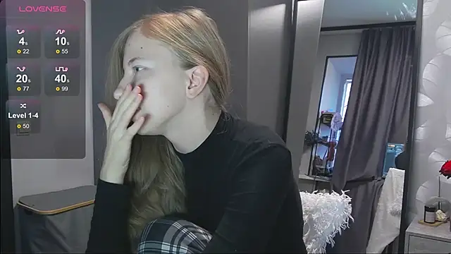 Snapshot of yuki_bloom chatting on October 2025 08:35:01 AM yuki bloom online show from October 2025 08:35:01 AM