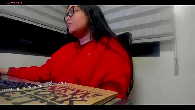 Xander Taylor  online show from November 2025 04:05:01 AM