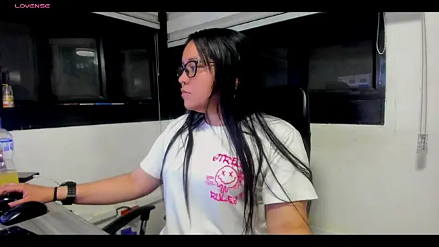 Xander Taylor  online show from December 2025 05:28:01 AM