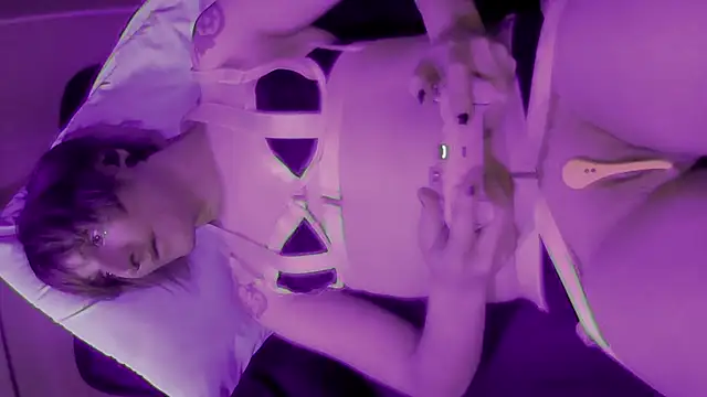 Snapshot of Moonless_Joy chatting on October 2025 11:31:01 PM Moonless Joy online show from October 2025 11:31:01 PM