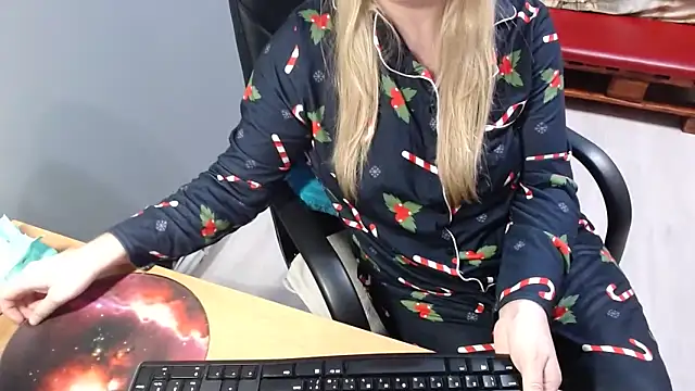 Snapshot of Ledi_Catherin chatting on December 2025 07:21:01 PM Ledi Catherin online show from December 2025 07:21:01 PM