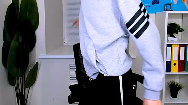 Snapshot of MarkBranston chatting on October 2025 03:29:01 PM MarkBranston online show from October 2025 03:29:01 PM