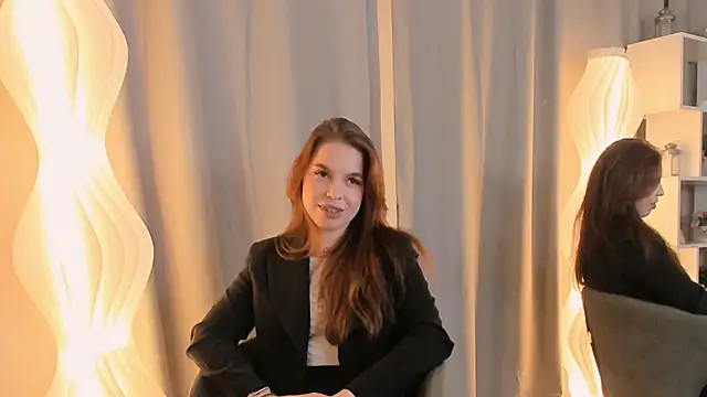 Snapshot of ToniaRoehr chatting on October 2025 07:50:01 AM ToniaRoehr online show from October 2025 07:50:01 AM