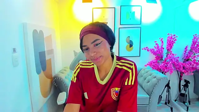 Juliie coper online show from November 2025 12:49:02 PM