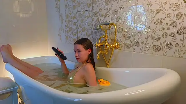 Snapshot of MarindaRuud chatting on December 2025 12:36:02 PM MarindaRuud online show from December 2025 12:36:02 PM