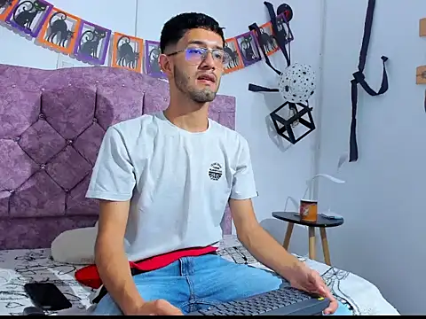 ianthompsoncut online show from October 2025 02:40:01 PM