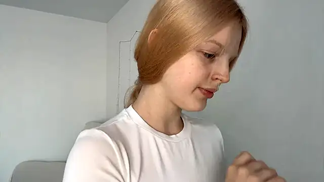 Snapshot of GilySuper chatting on January 2026 06:41:02 AM GilySuper online show from January 2026 06:41:02 AM