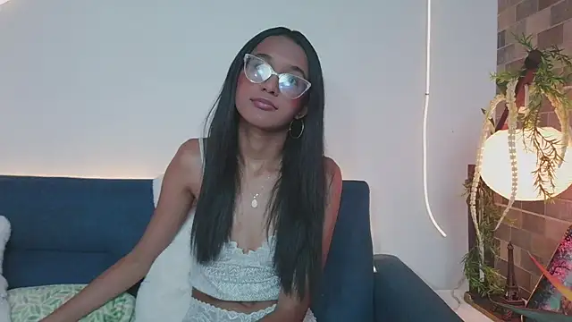 luna valen online show from March 2026 05:11:01 AM