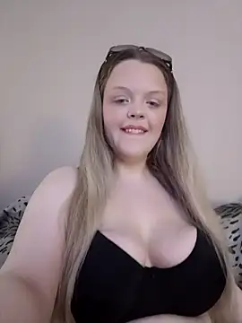 Snapshot of AuroraMaexox chatting on October 2025 12:58:01 PM AuroraMaexox online show from October 2025 12:58:01 PM