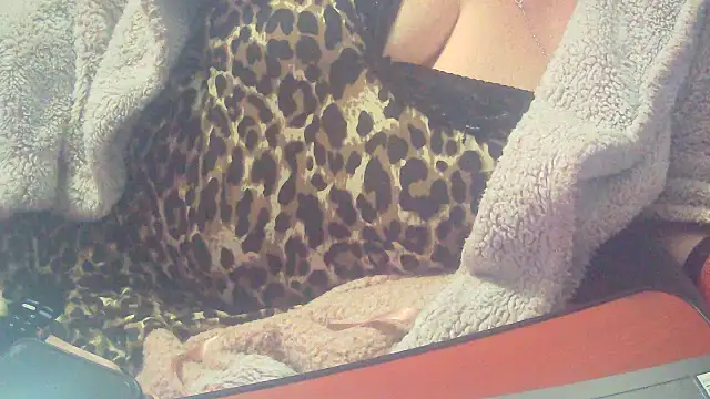 Playful MILF Demi online show from October 2025 12:33:01 AM