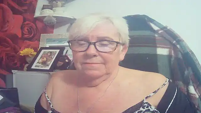 Playful MILF Demi online show from April 2026 09:45:02 AM