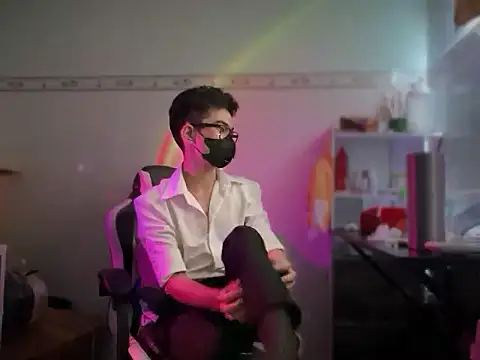 Snapshot of Wuza-H chatting on October 2025 09:09:01 AM Wuza-H online show from October 2025 09:09:01 AM