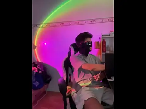 Snapshot of Wuza-H chatting on October 2025 03:51:01 PM Wuza-H online show from October 2025 03:51:01 PM