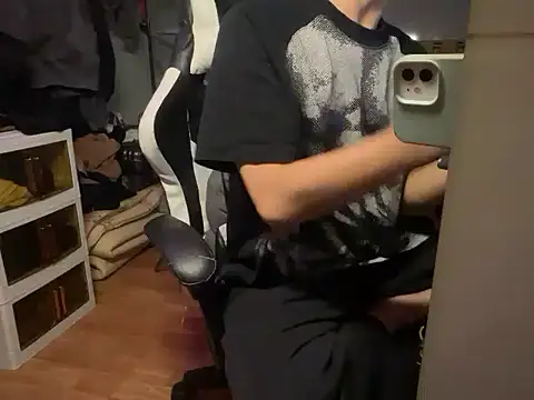 Snapshot of Wuza-H chatting on December 2025 08:30:02 AM Wuza-H online show from December 2025 08:30:02 AM