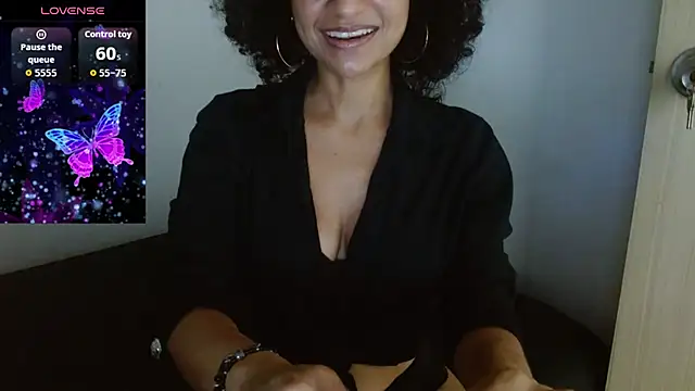 Snapshot of Seductress_Malia chatting on June 2026 04:11:02 PM Seductress Malia online show from June 2026 04:11:02 PM