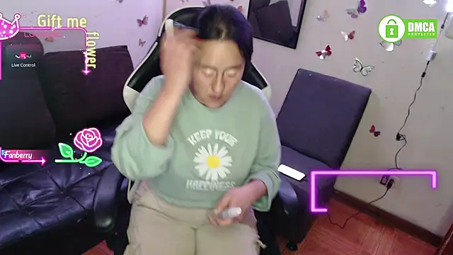 Snapshot of MelRaiise chatting on October 2025 11:01:02 PM MelRaiise online show from October 2025 11:01:02 PM