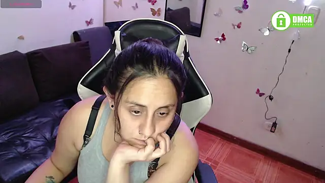 Snapshot of MelRaiise chatting on November 2025 01:15:01 AM MelRaiise online show from November 2025 01:15:01 AM