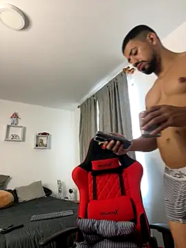 Ezzio Scolaro online show from October 2025 12:29:01 PM