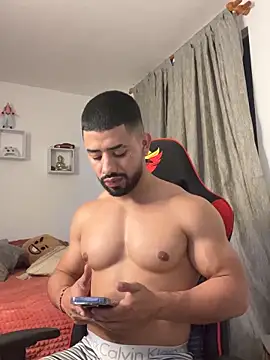 Ezzio Scolaro online show from November 2025 12:11:02 AM