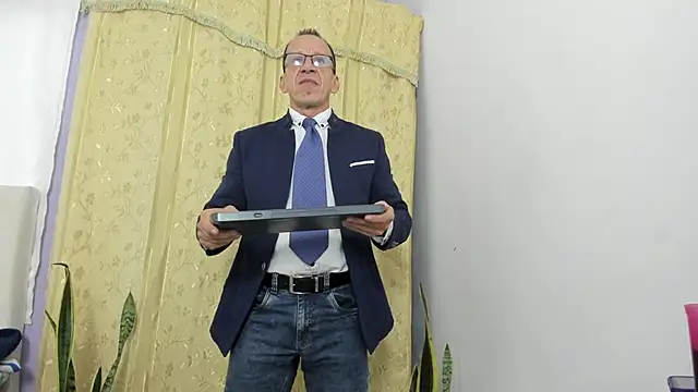  axelking  online show from April 2026 11:39:02 AM