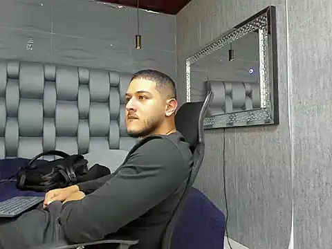 jasonshaw25 online show from October 2025 11:37:01 PM