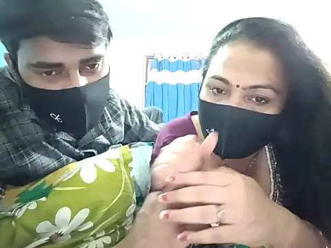 horny milf couple online show from October 2025 04:40:02 PM