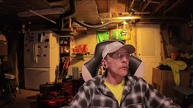 AverageMaleJay online show from May 2026 03:02:01 AM
