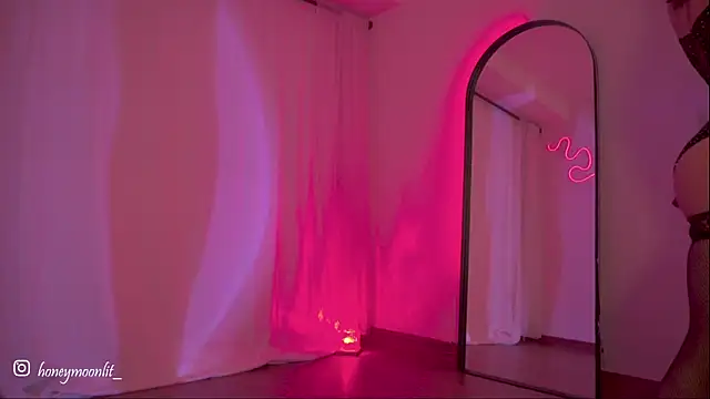  issy online show from October 2025 02:54:02 AM