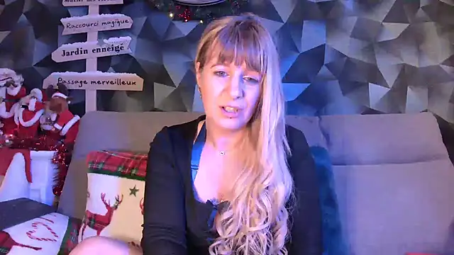 Delichieuse5 online show from January 2025 08:54:02 PM