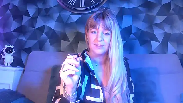 Delichieuse5 online show from January 2025 08:29:01 PM