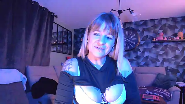 Delichieuse5 online show from January 2025 09:10:01 PM