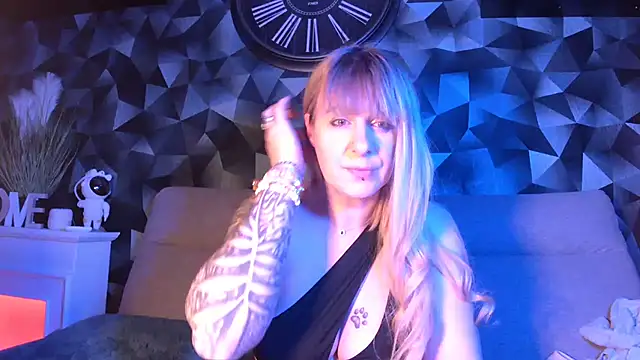 Delichieuse5 online show from February 2025 08:14:02 PM