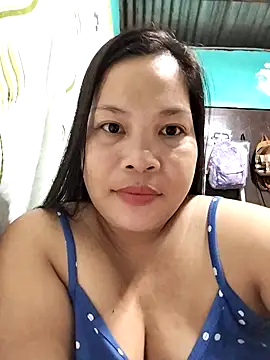 Snapshot of shyhotpinay_32 chatting on October 2025 05:52:01 PM shyhotpinay 32 online show from October 2025 05:52:01 PM