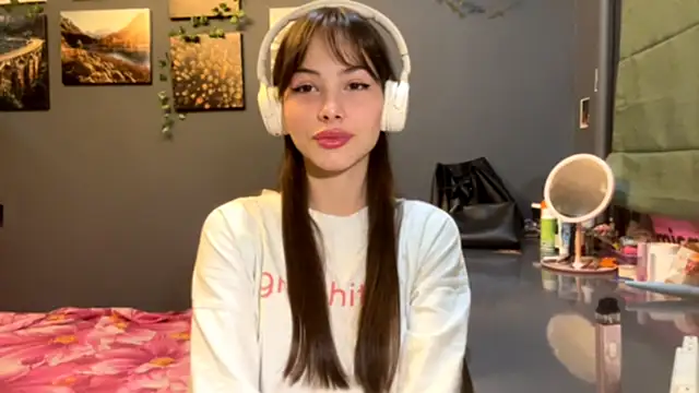 Snapshot of MysticAlisa chatting on October 2025 12:25:01 PM MysticAlisa online show from October 2025 12:25:01 PM