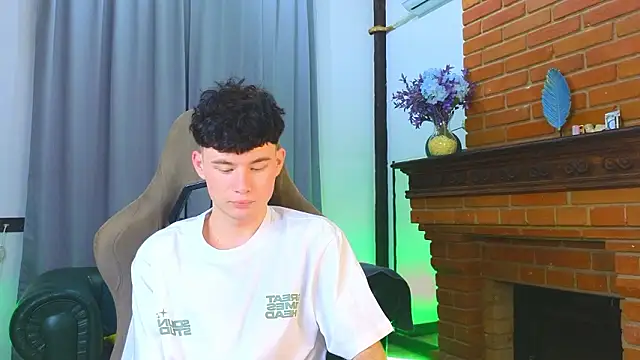 Cute Mike online show from February 2026 12:45:02 PM