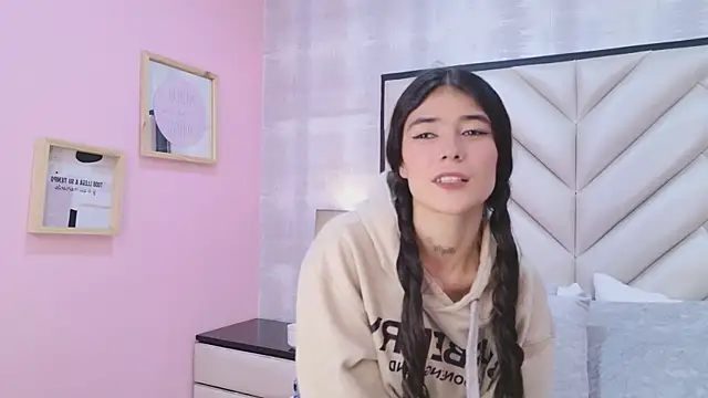 Snapshot of CristalShayy chatting on January 2026 05:27:02 PM CristalShayy online show from January 2026 05:27:02 PM